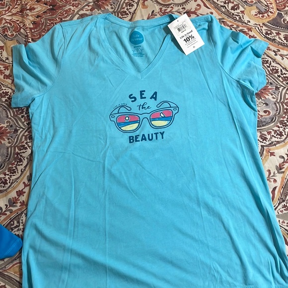 Life Is Good Tops - Life is Good “Sea the Beauty” V neck